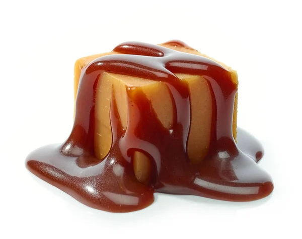 Caramelo Caramelo Con Salsa Chocolate Aislado Sobre Fondo Blanco — Foto de Stock