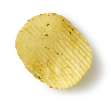 Patates cipsi beyaz arkaplanda izole edilmiş, üst görünüm