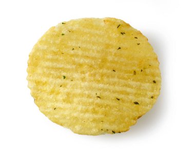 Patates cipsi beyaz arkaplanda izole edilmiş, üst görünüm