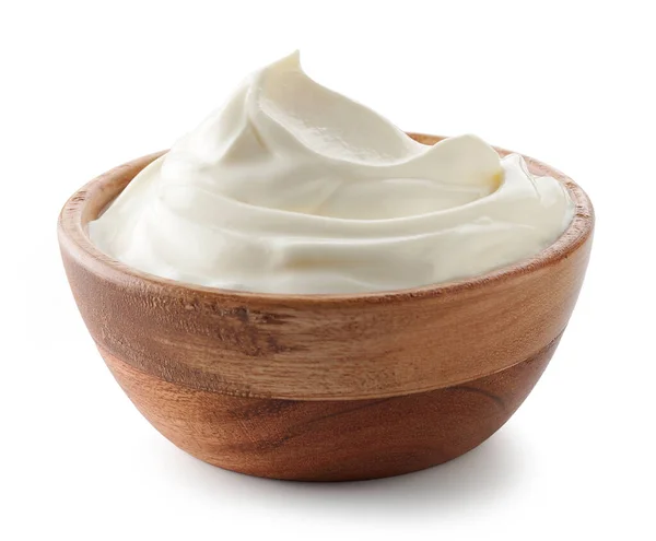 Houten Kom Van Slagroom Yoghurt Geïsoleerd Witte Achtergrond — Stockfoto