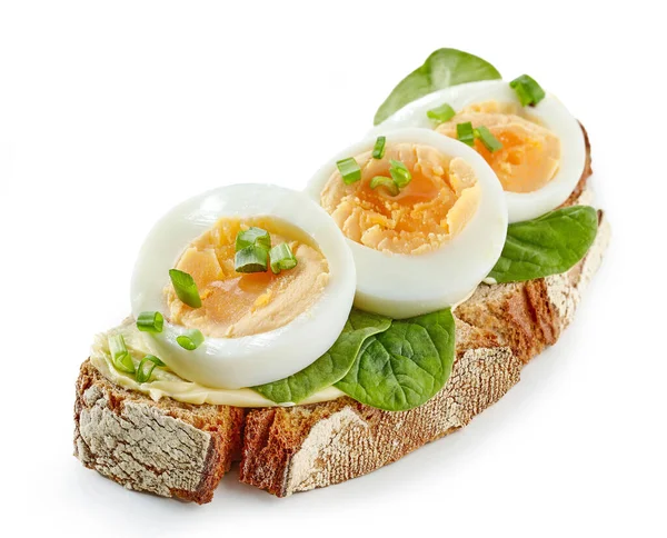 Сніданок Сендвіч Вареним Яйцем Ізольовано Білому Фоні — стокове фото