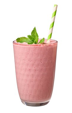 Beyaz arka planda izole edilmiş taze pembe ahududu ve muzlu smoothie.