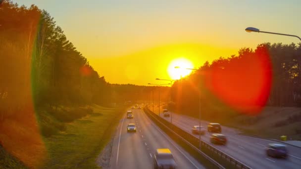 Autoverkehr Und Sonnenuntergang Zeitraffer — Stockvideo