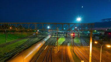 Gece, hızlandırılmış Tren İstasyonu