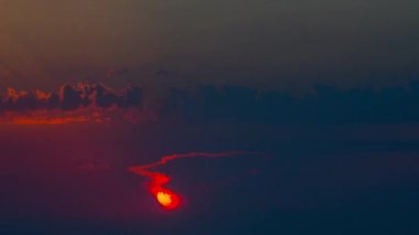 Dramatik Sunrise, büyük güneş, hızlandırılmış