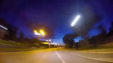 Gece şehirde, hızlandırılmış sürücü