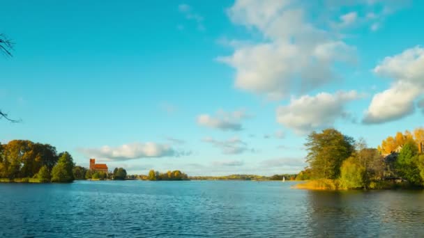 Осеннее Озеро Яхтами Воздушными Шарами Временной Интервал — стоковое видео