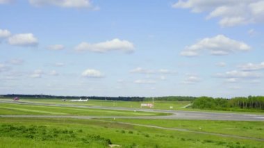 Vilnius, Litvanya - 26 Mayıs 2016: 26 Vilnius havaalanından arası Wizzair uçak alır kapalı olabilir 2016, Vilnius, Litvanya