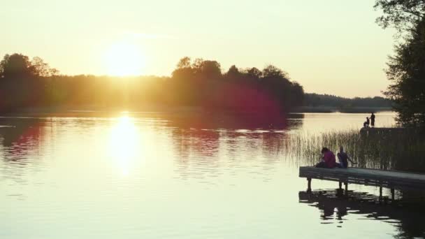 Pôr Sol Lago Com Barco Cais — Vídeo de Stock