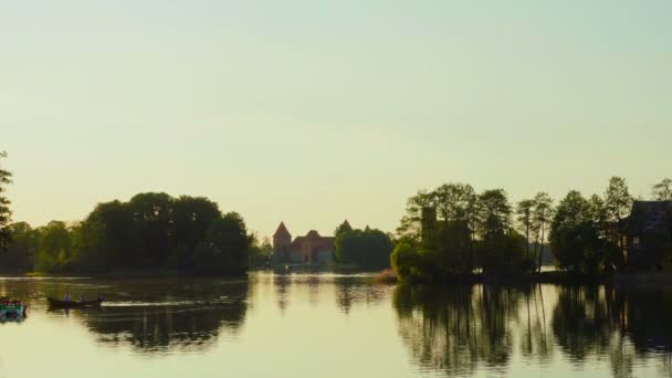 Захід Сонця Березі Озера Яхт Замок Trakai — стокове відео