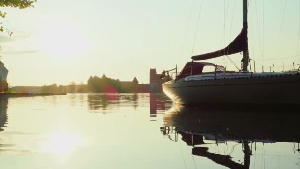 Coucher Soleil Sur Lac Avec Yacht — Video