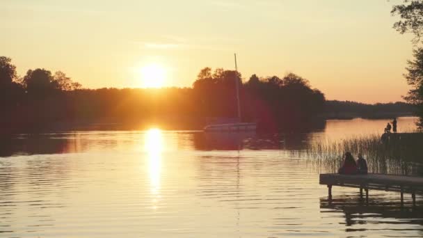 Tramonto Lago Con Barca Molo — Video Stock