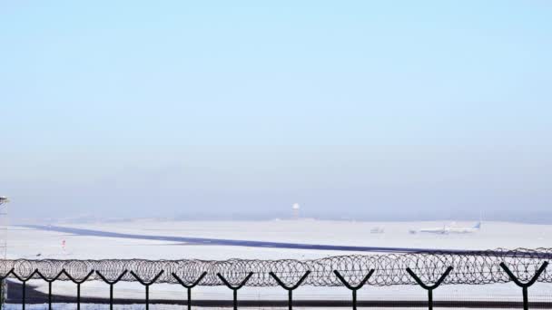 维尔纽斯 立陶宛 2016年12月 客机在冬季从机场起飞 — 图库视频影像