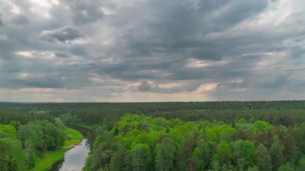 Bosque Río Nubes Lluvia Lapso Tiempo Panorámico — Vídeos de Stock