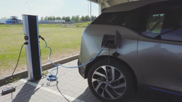 Вільнюс Литва Близько Червня 2017 Електричний Автомобіль Зарядка Сонячних Батарей — стокове відео