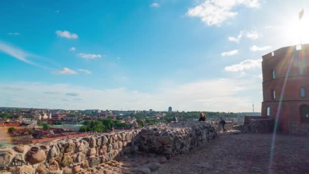 Vilnius Lituânia Cerca Junho 2017 Torre Gedeminas Sol Lapso Tempo — Vídeo de Stock