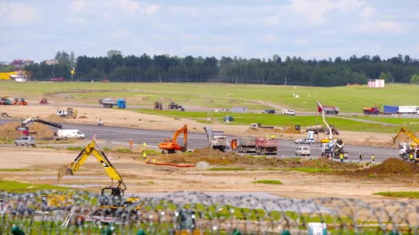 ビリニュス リトアニア 約7月 2017 ビリニュスの空港で滑走路の再構築に取り組みます — ストック動画