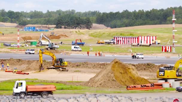 Vilnius Litauen Omkring Juli 2017 Arbeten Rekonstruktionen Landningsbanan Flygplatsen Vilnius — Stockvideo