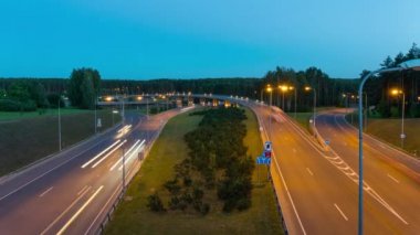 Otoyolda akşam trafiği, hızlandırılmış