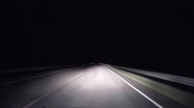 Bir gece kırsal yolda bir gezi, hızlı hareket