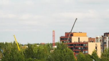 Kule vinç montajı, hızlandırılmış