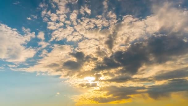 Sonne Und Wolken Morgengrauen Zeitraffer — Stockvideo