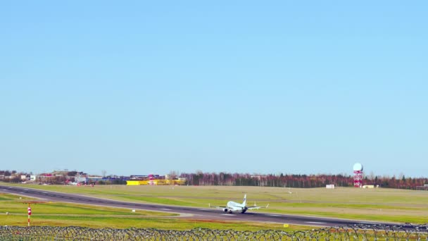 Wilno Litwa Circa Kwiecień 2017 Samolot Ląduje Lotnisku — Wideo stockowe