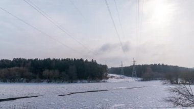 Kış nehri ve elektrik hattı, zaman atlamalı