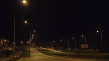 Gece yolunda şimşek