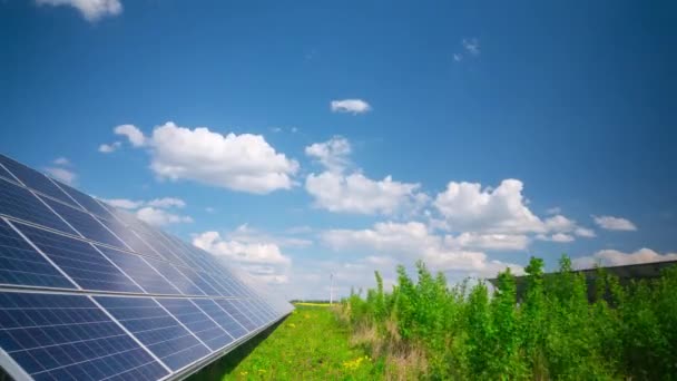 Paneles Solares Generador Eólico Time Lapse — Vídeo de stock