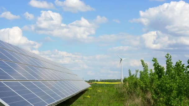 Solární Panely Větrné Elektrárny — Stock video