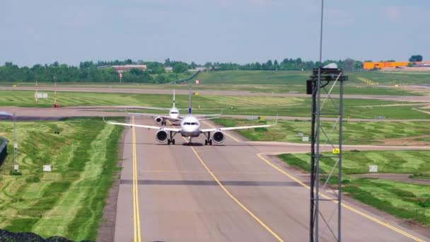 Vilnius Lituânia Cerca Maio 2018 Avião Que Vai Para Pista — Vídeo de Stock