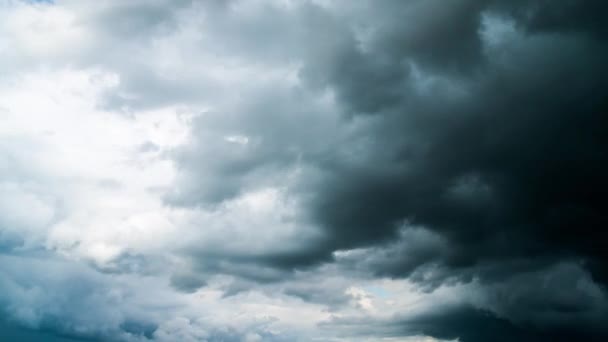 Pluie Nuages dramatiques, laps de temps 