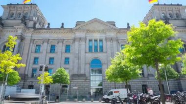 Berlin, Almanya temmuz 2018: Alman parlamento binası, Reichstag, eğim zaman atlama