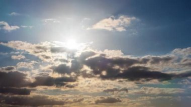 Güneş ve bulutlar, zaman atlamalı