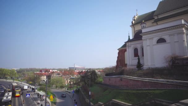 2019年4月 游客穿过华沙老城 — 图库视频影像