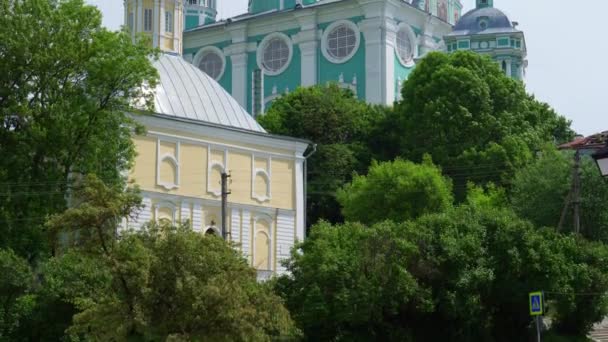 ロシア スモレンスク 2019年5月頃 アサンプション大聖堂とベリャエフ通り — ストック動画