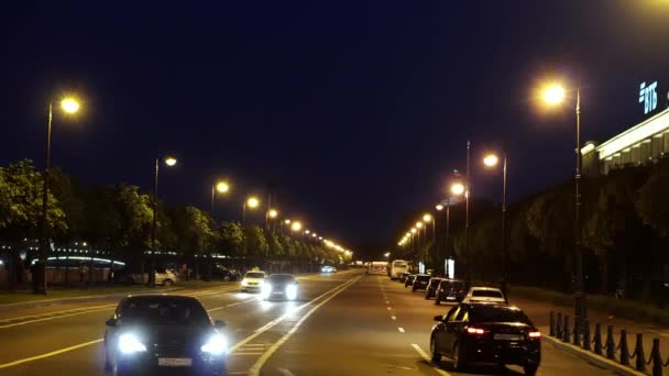 São Petersburgo Rússia Circa Junho 2019 Carros Dirigem Longo Rio — Vídeo de Stock