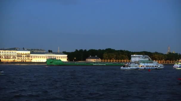 Petersburg Rusland Circa 2019 Juni Grote Schepen Passeren Open Brug — Stockvideo