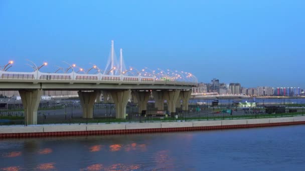 Petersburg Rusya Haziran 2019 Gazprom Arena Yakınlarındaki Petersburg Modern Köprüleri — Stok video