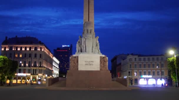 Riga Letônia Cerca Julho 2019 Monumento Liberdade Estátua Tem Altura — Vídeo de Stock