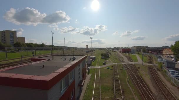 Vilnius Litauen Circa Augusti 2019 Järnvägsstationen Med Ett Passerande Tåg — Stockvideo