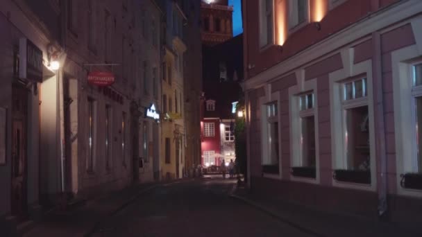 Riga Lettland Circa Juli 2019 Old Town Street Med Domkyrkan — Stockvideo