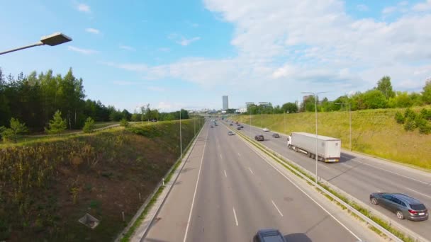 Vilnius Litouwen Circa Augustus 2019 Drukke Weg Avondspits Bovenaanzicht — Stockvideo