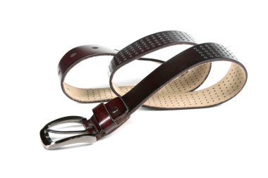 Beyaz arka plan üzerinde izole koyu kahverengi kayış
