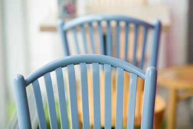 bir sokak kafe closeup gri sandalyeye geri