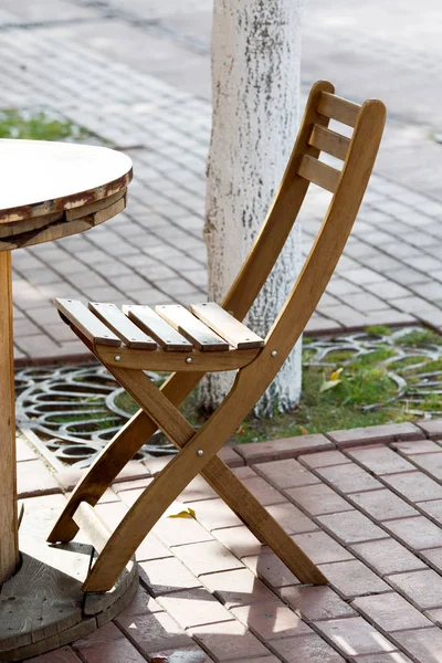 Drewniane Krzesła Zbliżenie Ulicznej Kawiarni — Zdjęcie stockowe