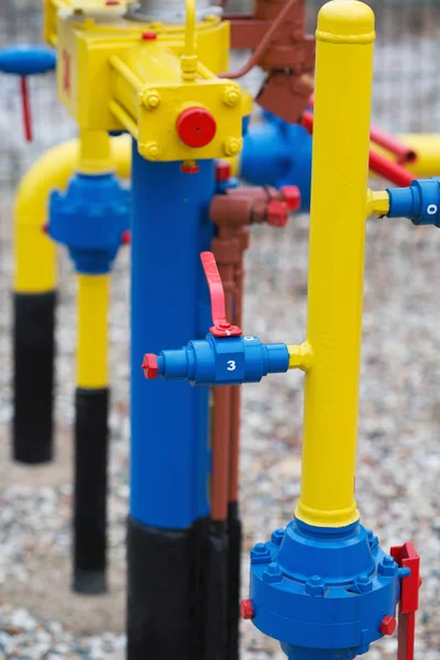 Gele Gasleiding Met Een Kraan Ventiel — Stockfoto