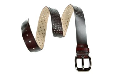 Beyaz arka plan üzerinde izole koyu kahverengi kayış