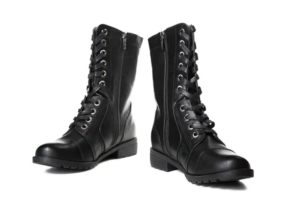 Par de zapatos femeninos negros aislados sobre un fondo blanco —  Fotos de Stock